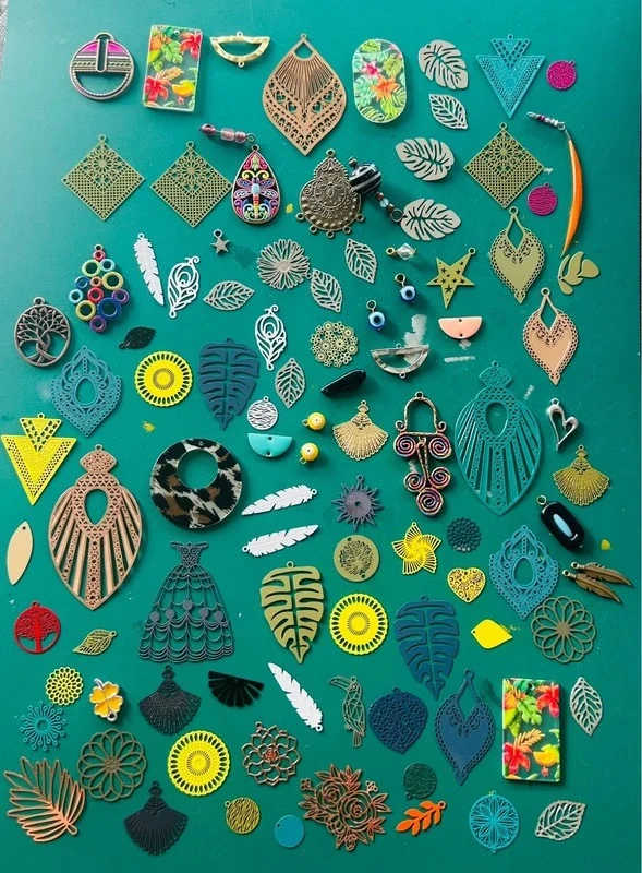 Gros lot de 100 accessoires mélangés